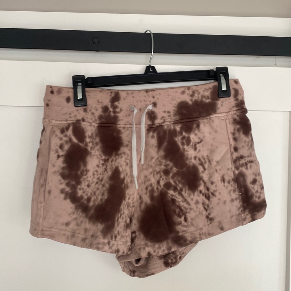 Lululemon 2.5 tie-dye sweatpant shorts